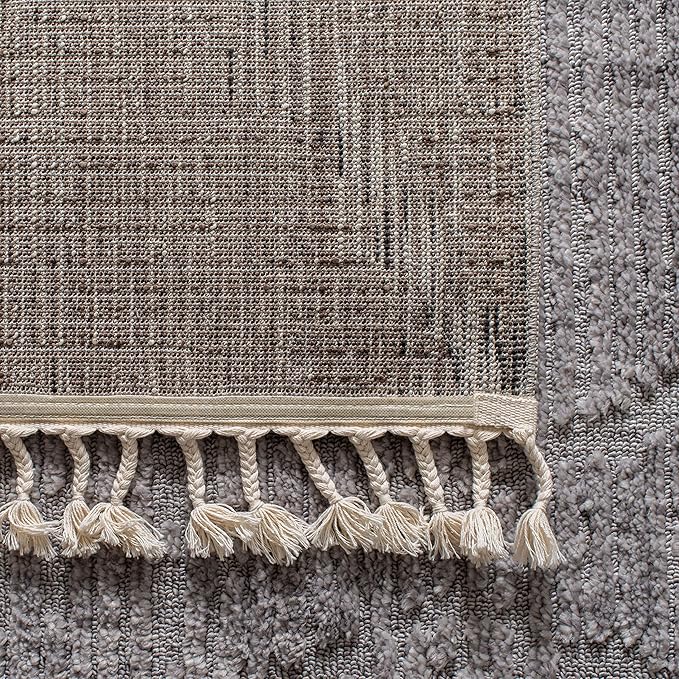 SAFAVIEH Marrakech Collection Accent Rug - 4' x 6', Grey, Moroccan Boho Tribal Tassel Design, Non-Shedding & Easy Care, Ideal for High Traffic Areas in Entryway, Living Room, Bedroom (MRK517F)