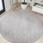 JONATHAN Y Haze Solid Low-Pile Light Gray 6' Round Indoor Area Rug, Coastal,Bohemian,Minimalist,Classic, Easy-Cleaning for Living Room,Bedroom,Kitchen,Pet Friendly,Non-Shedding (SEU100K-6R)