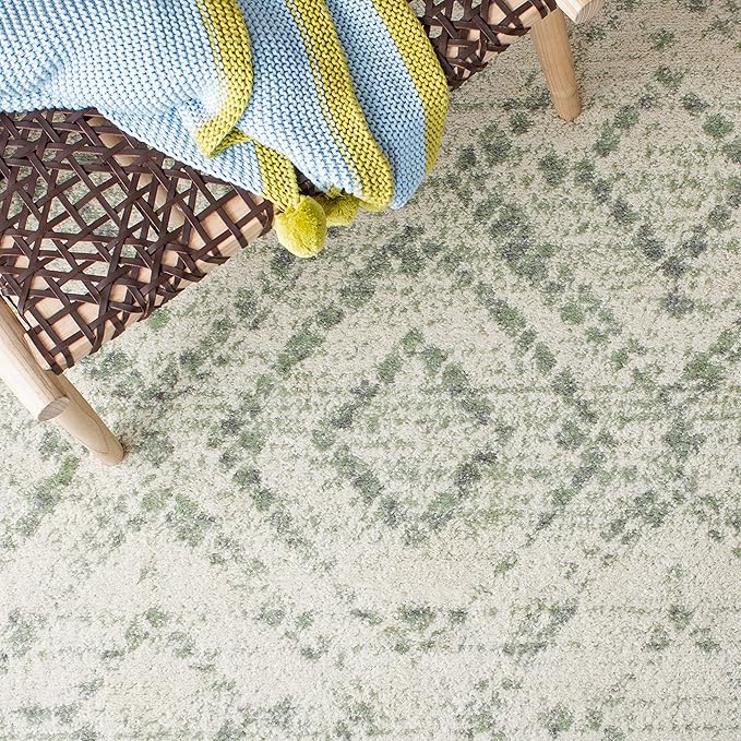 SAFAVIEH Adirondack Collection Area Rug - 6' x 9', Ivory & Green, Modern Diamond Distressed Design, Non-Shedding & Easy Care, Ideal for High Traffic Areas in Living Room, Bedroom (ADR131X)